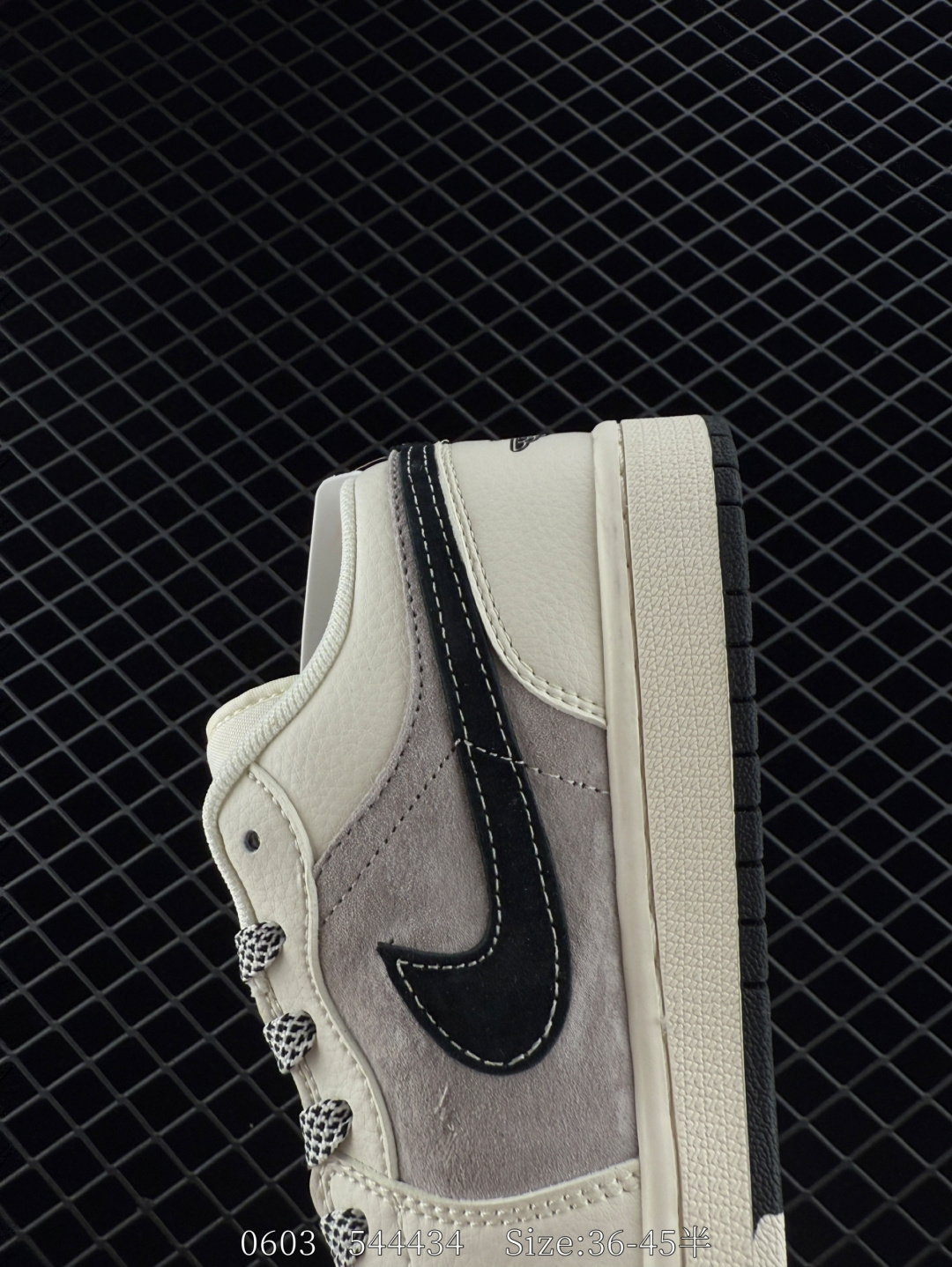 Air Jordan 1 Low GS”Light Smoke Grey/Black“
